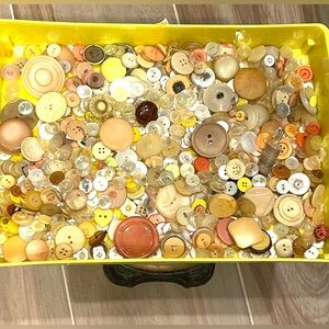 CHOICE of 1 Lot of Vintage Buttons